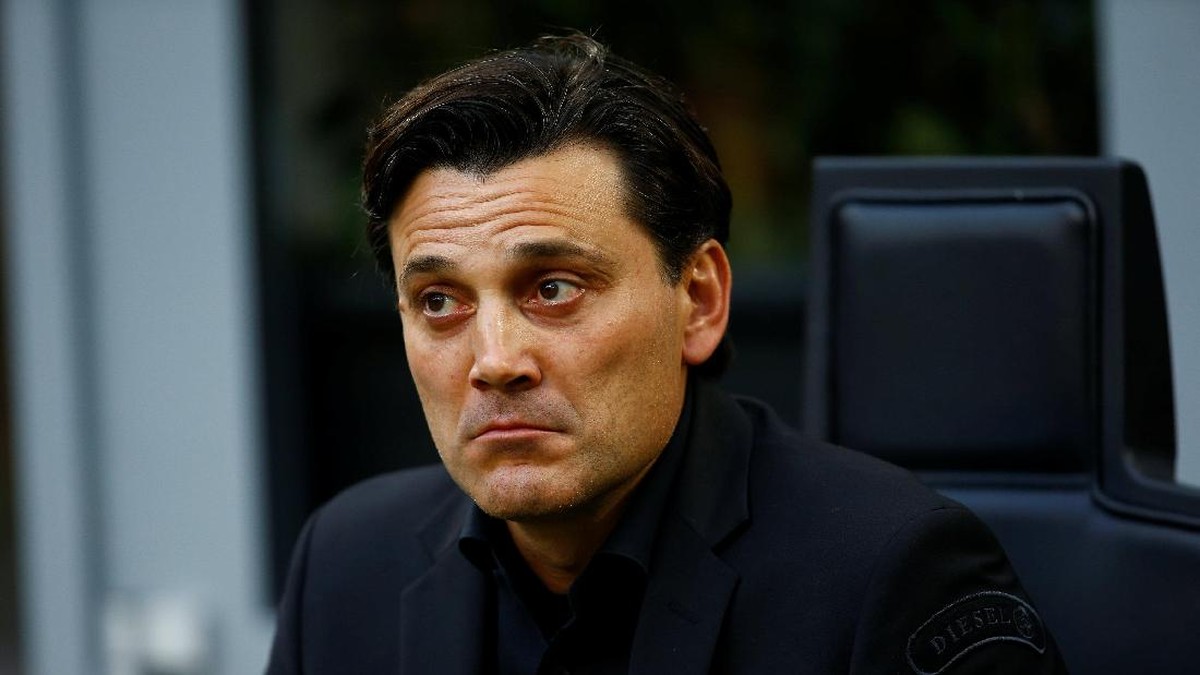 Kursi pelatih Vincenzo Montella di AC Milan dalam ancaman. Foto: Stefano Rellandini/Reuters