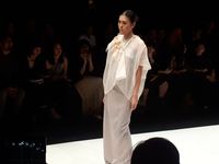 Deden Siswanto Tampilan Busana Modest Bersiluet Baju Daerah di JFW 2018