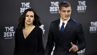Jessica Farber, istri Toni Kroos. Mereka menikah pada 13 Juni 2015 dan kini dikaruniai dua anak. (Michael Buholzer/AFP)