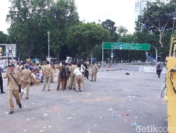 Usai Ditemui Pihak Kemendagri, Massa di Istana Bubarkan Diri