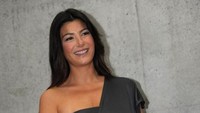 Kalau yang ini adalah kekasih kiper utama dan kapten Juventus, Gianluigi Buffon. Namanya adalah Ilaria dAmico, yang merupakan presenter televisi. (Foto: Giuseooe Cacace/AFP Photo)