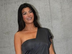 Kalau yang ini adalah kekasih kiper utama dan kapten Juventus, Gianluigi Buffon. Namanya adalah Ilaria dAmico, yang merupakan presenter televisi. (Foto: Giuseooe Cacace/AFP Photo)