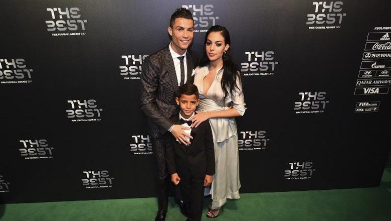 Cantiknya Kekasih Ronaldo di The Best FIFA Football Awards 2017