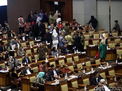 Melihat Kembali Aksi Walk Out Para Fraksi Penolak Perppu Ormas