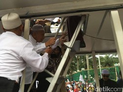 Amien Rais Ikut Aksi Tolak Perppu Ormas di Depan DPR