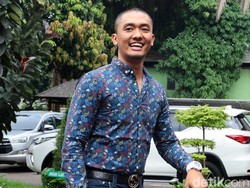 Komentar Uus soal Beda Paham Arie Untung-Ernest Prakasa