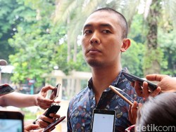 Komentari Pernikahan Syahrini-Reino, Uus Singgung Gading-Gisel