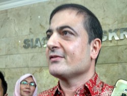 Baliho Nyapres Sam Aliano Biaya Sendiri