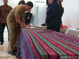 Sandiaga Tunjukkan Pantofel: Ini Dibelikan Istri 9 Tahun Lalu Sandiaga Tunjukkan Pantofel: Ini Dibelikan Istri 9 Tahun Lalu