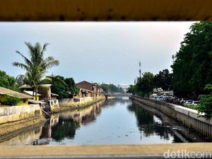 Kali Sekretaris Alami Pendangkalan, Pengerukan Terhambat Lalin Kali Sekretaris Alami Pendangkalan, Pengerukan Terhambat Lalin