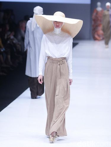 Norma Hauri Rilis Koleksi Baju Muslim Kasual Terinspirasi Jackie O