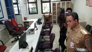 Foto: Gaya Anies Sidak Kelurahan Cikini di Hari Kerja Ketujuh