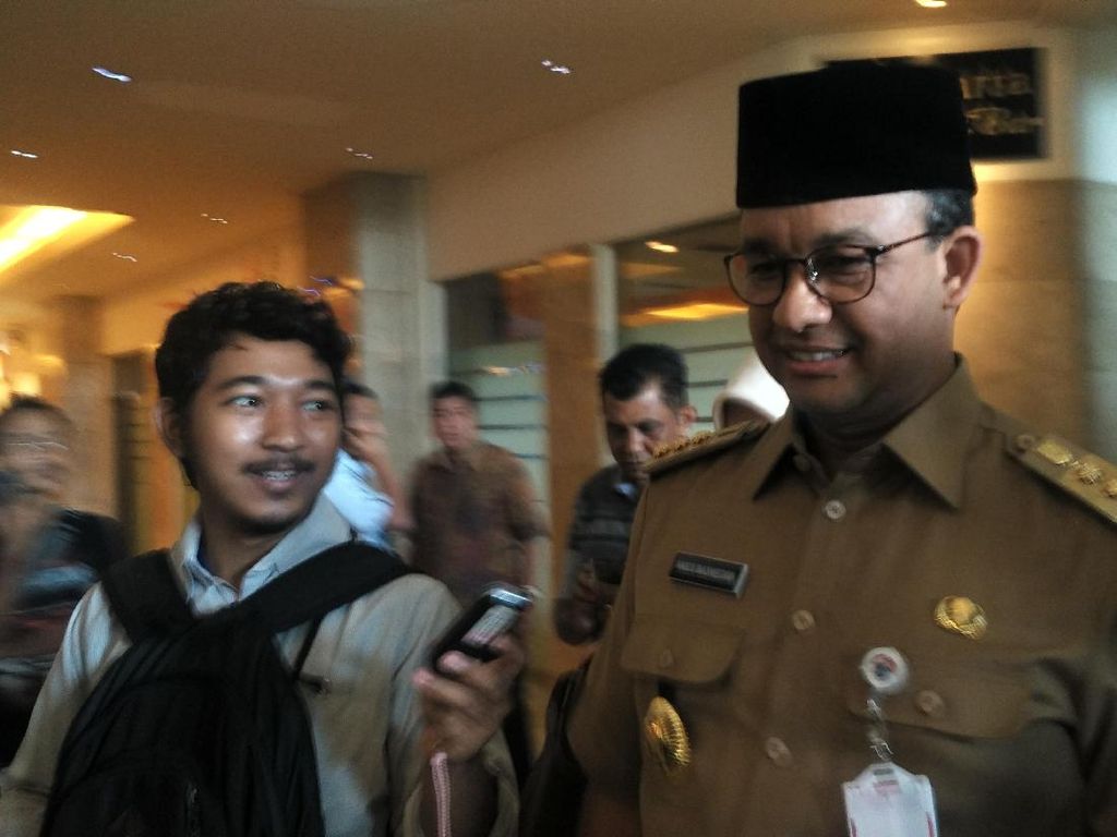 APBD DKI 2018 Rp 77 T Disahkan, Anies Berpantun APBD DKI 2018 Rp 77 T Disahkan, Anies Berpantun