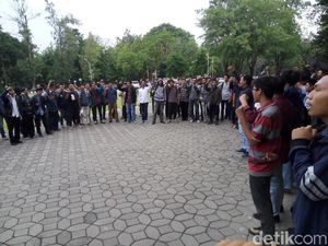Galang Solidaritas, Mahasiswa Solo Serukan Aksi Besar 28 Oktober Galang Solidaritas, Mahasiswa Solo Serukan Aksi Besar 28 Oktober