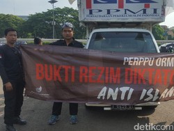 Massa Demo Perppu Ormas Mulai Berdatangan ke Depan Gedung DPR