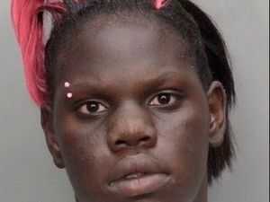 Foto: 20 Gaya Rambut Pria Paling Aneh, Mirip Kumis Hingga Buntut Tikus