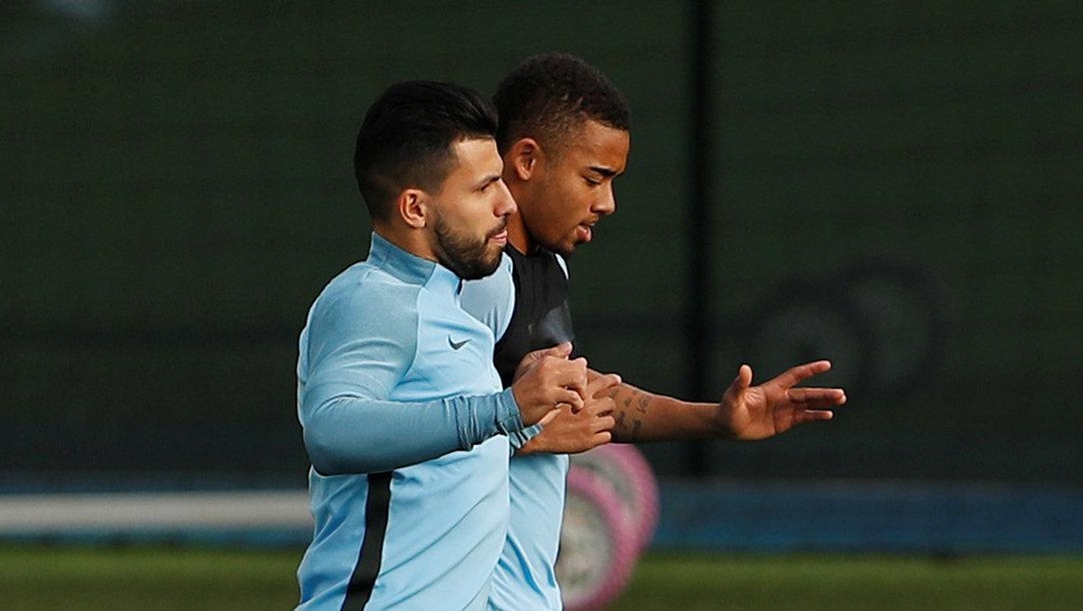 Gabriel Jesus dan Sergio Aguero (Lee Smith/Reuters)
