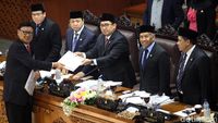 Serah Terima Berkas Perppu Ormas Mendagri-Fadli Zon