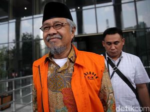 Selain Korupsi, Nur Alam Juga Didakwa Terima Gratifikasi Rp 40 M Selain Korupsi, Nur Alam Juga Didakwa Terima Gratifikasi Rp 40 M