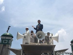 Anggota F-PAN Temui Pendemo, Suarakan Tolak Perppu Ormas