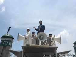 Anggota F-PAN Temui Pendemo, Suarakan Tolak Perppu Ormas