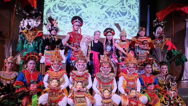 Tari Topeng dari Cirebon hingga Dayak Hadir di Galeri Indonesia Kaya