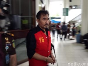 Tembok, Rokok, dan Kehidupan Aa Gatot Brajamusti di dalam Penjara Tembok, Rokok, dan Kehidupan Aa Gatot Brajamusti di dalam Penjara