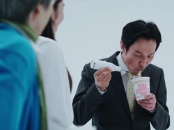 Makan Mie Lebih Seru dengan Garpu Pemindah Suara Seruput Ini