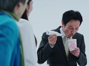 Makan Mie Lebih Seru dengan Garpu Pemindah Suara Seruput Ini Makan Mie Lebih Seru dengan Garpu Pemindah Suara Seruput Ini