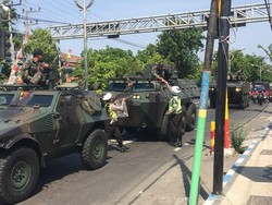 Ini Alasan Polantas Setop dan Bantu Konvoi TNI di Sampang