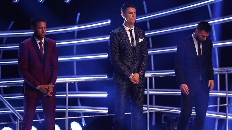 Pelatih Timnas Brasil Pilih Ronaldo di Atas Neymar sebagai Pemain Terbaik Dunia Pelatih Timnas Brasil Pilih Ronaldo di Atas Neymar sebagai Pemain Terbaik Dunia
