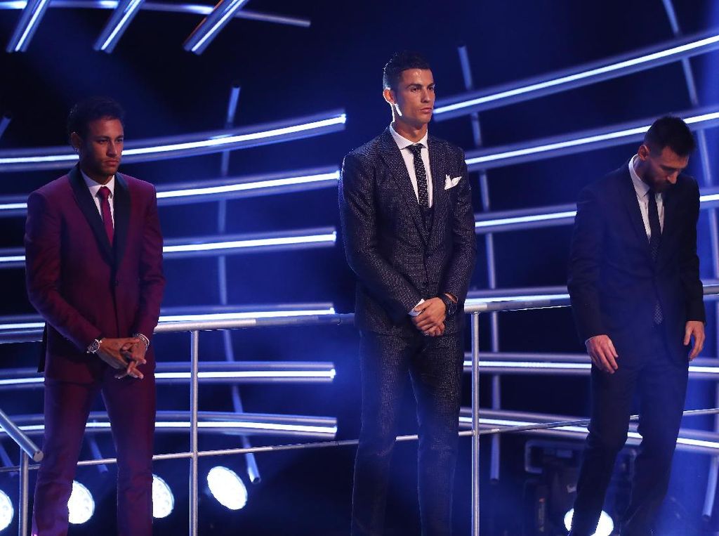 Pelatih Timnas Brasil Pilih Ronaldo di Atas Neymar sebagai Pemain Terbaik Dunia Pelatih Timnas Brasil Pilih Ronaldo di Atas Neymar sebagai Pemain Terbaik Dunia