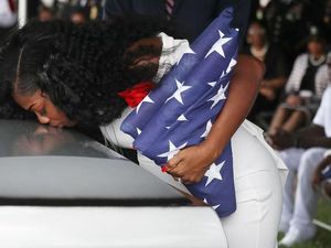 Janda Tentara AS: Kata-kata Presiden Trump Bikin Saya Menangis Janda Tentara AS: Kata-kata Presiden Trump Bikin Saya Menangis