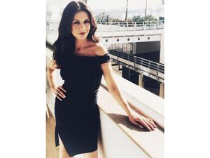 Pinggang Ramping di Usia 48 Tahun, Ini Rahasia Catherine Zeta-Jones