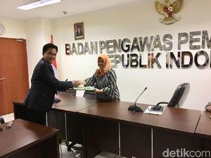 Yusril Datangi Bawaslu Laporkan Pelanggaran Administrasi