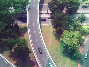 Uji Nyali, Pemotor Ini Lawan Arus di Simpang Susun Semanggi