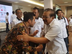 Bupati Emil Dardak Bertemu Soekarwo, Ini Yang Terjadi