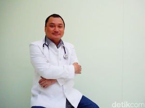 Perjalanan Dokter Bedah Hobi Blusukan yang Sering Dicurigai Warga