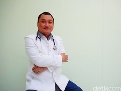 Perjalanan Dokter Bedah Hobi Blusukan yang Sering Dicurigai Warga