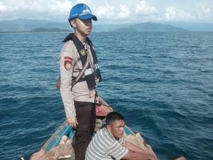 Angkut Kayu Ilegal, Kapal Tanpa Nama Ditangkap di Perairan Sumut