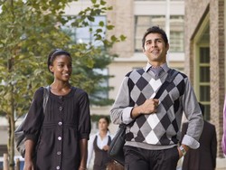 Hati-hati Skoliosis Bagi yang Suka Pakai Tas Selempang