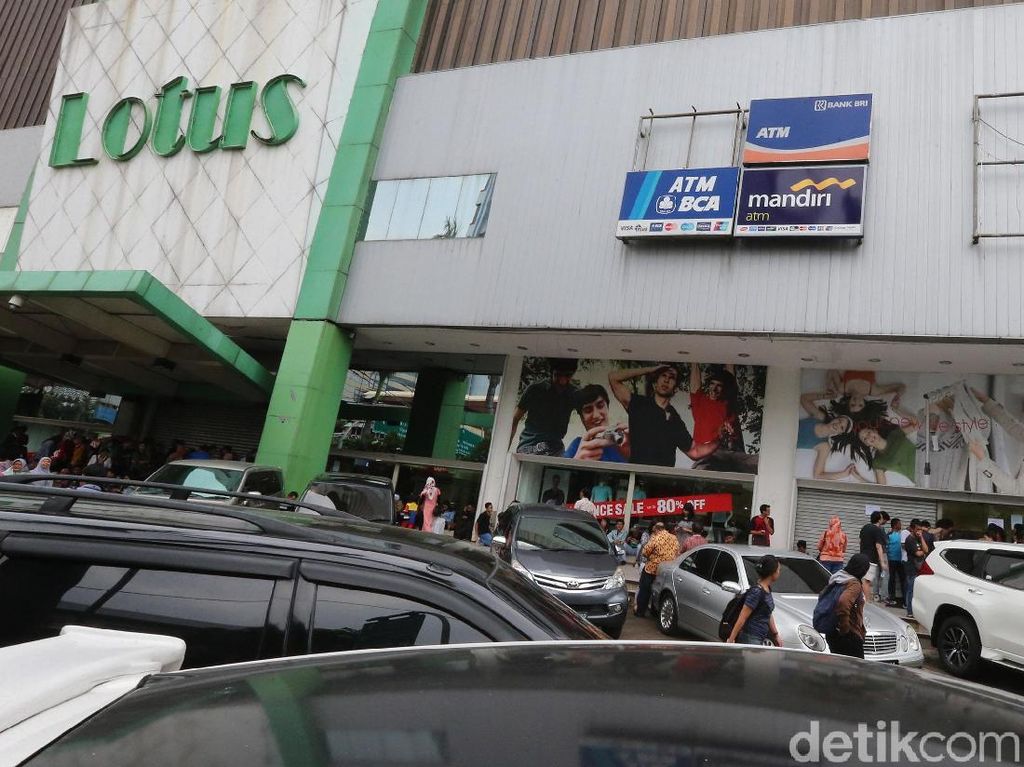 Lotus Tutup Ikuti Sevel, Industri Ritel Masuk Musim Gugur? Lotus Tutup Ikuti Sevel, Industri Ritel Masuk Musim Gugur?