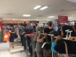 Banting Harga Jelang Tutup, Lotus Jual Sepatu Bermerek Rp 99.000
