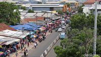 PKL Kembali Menutup Trotoar Tanah Abang