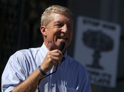 Miliarder AS Pasang Iklan Rp 133 M Demi Serukan Trump Lengser