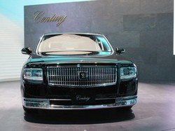 Melihat Langsung Mobil Kaisar dan CEO Perusahaan Besar