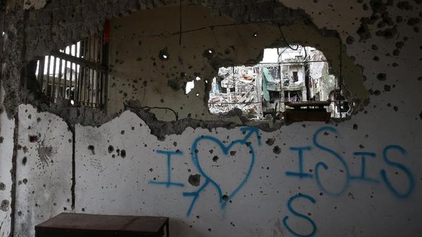 Grafiti I Love ISIS di Reruntuhan Marawi