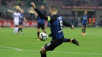 Inter lantas menggandakan keunggulan di menit ke-32. Kali ini sepakan voli Mauro Icardi mengoyak gawang Sampdoria. (Foto: Emilio Andreoli/Getty Images)