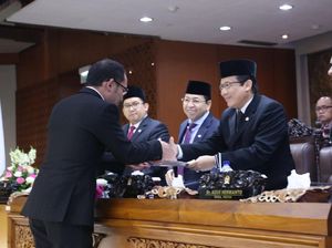 RUU Perlindungan Pekerja Migran Indonesia Disahkan Jadi UU RUU Perlindungan Pekerja Migran Indonesia Disahkan Jadi UU