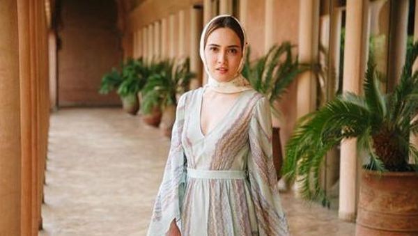 Shandy Aulia Cantik Berkerudung di Maroko